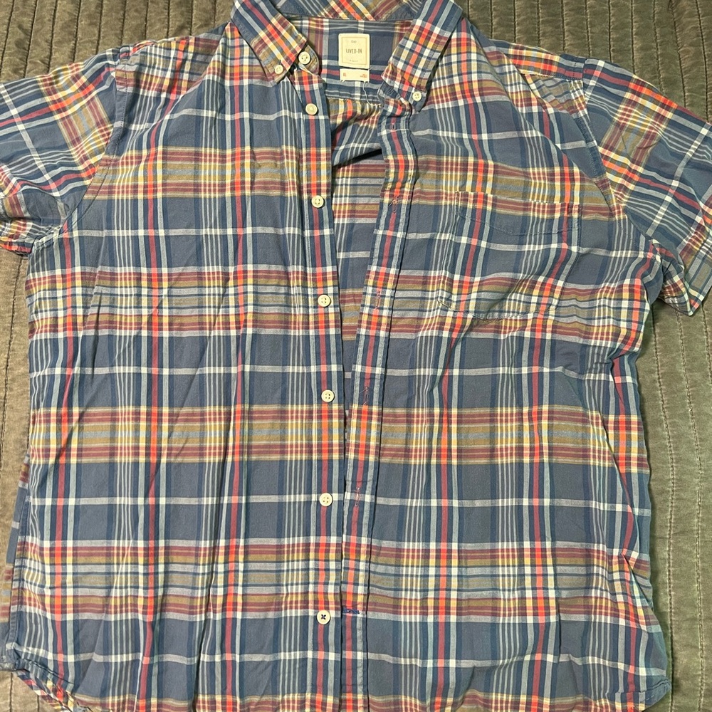Gap button down plaid tee. Good condition!